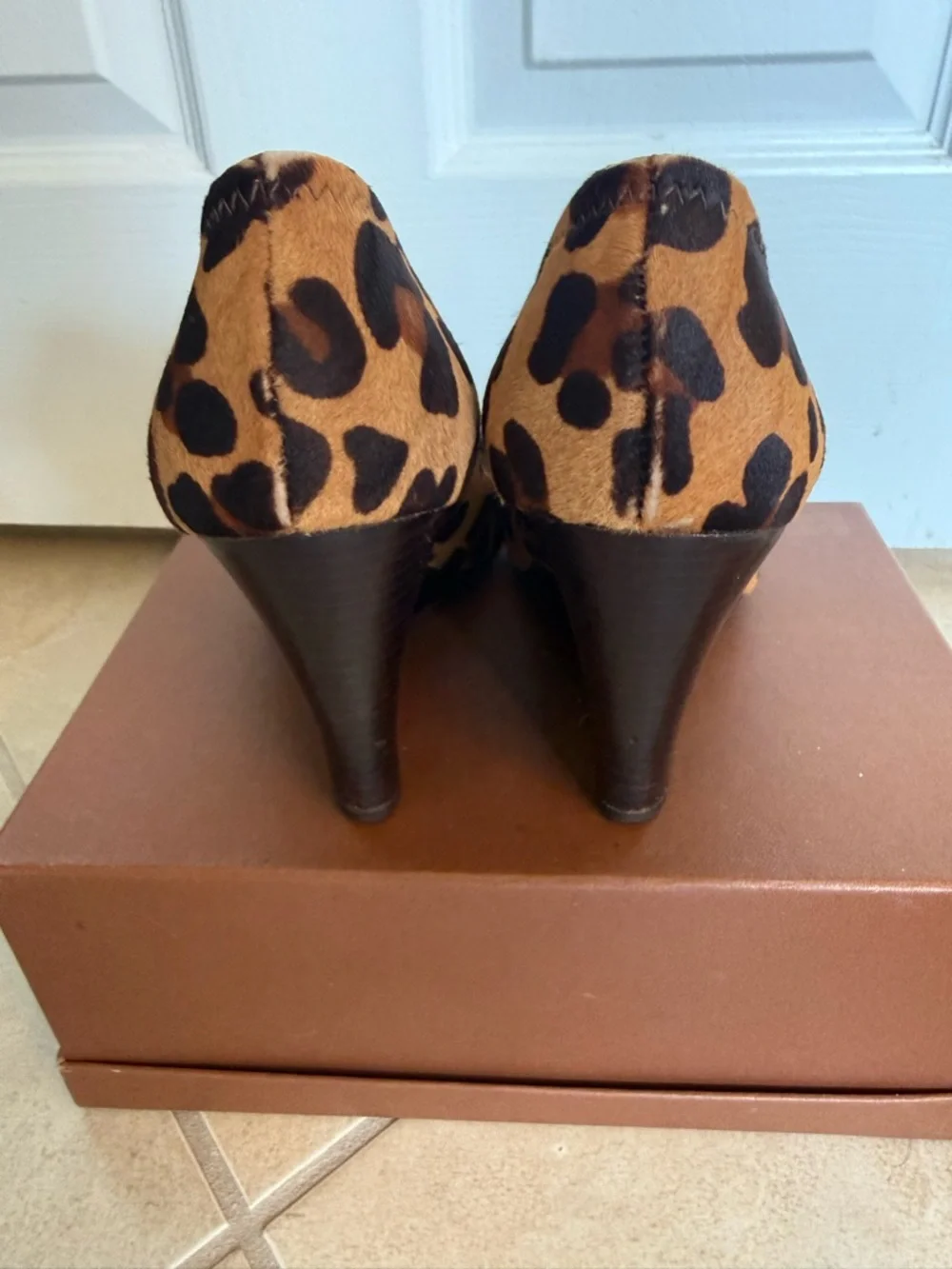 Tory Burch Leopard Print Calf-Hair Pumps with Gold Logo size 7 Y2K style